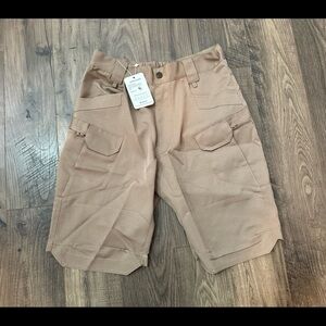 Men's Cargo Shorts in Light Brown - Unbranded